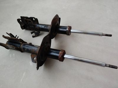 Лот: 25647790. Фото: 1. Стойки передние Nissan Serena... Ходовая, подвеска, рулевое управление