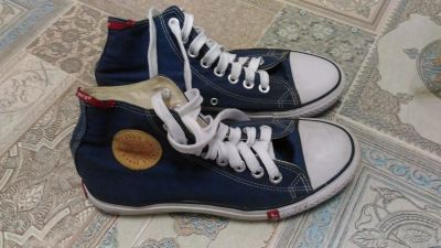 Лот: 10529932. Фото: 1. Кеды Levi's, 40-41 р-р. Кеды, кроссовки, слипоны