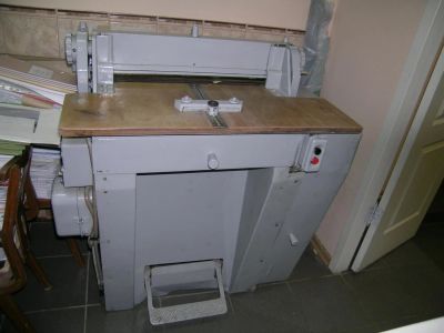 Лот: 3764385. Фото: 1. Машина универсальная перфорировально-биговальная... Оборудование и материалы для полиграфии