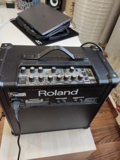 Лот: 20015438. Фото: 1. Комбоусилитель Roland cube-80... Гитарные эффекты и комбоусилители