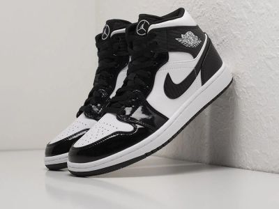 Лот: 19010708. Фото: 1. Кроссовки Nike Air Jordan 1 Mid... Кеды, кроссовки, слипоны