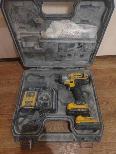 Лот: 24557249. Фото: 1. Шуруповёрт dewalt. Электроинструмент
