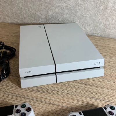 Лот: 19444043. Фото: 1. Sony PlayStation 4 + 2Джостика... Игровые приставки, консоли