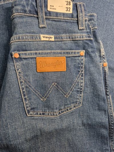 Лот: 17973910. Фото: 1. Женские джинсы Wrangler Mom Relaxed... Джинсы