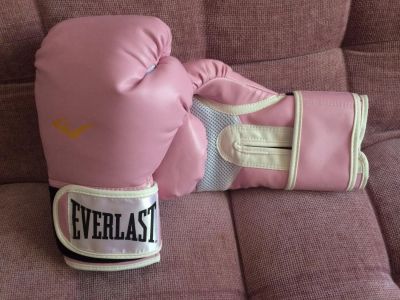 Лот: 4202319. Фото: 1. Перчатки боксерские Everlast. Одежда для боевых искусств