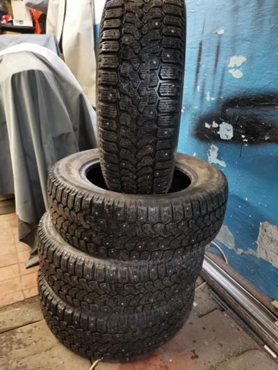 Лот: 16800378. Фото: 1. Шины зимние шипованные 15" 195... Шины