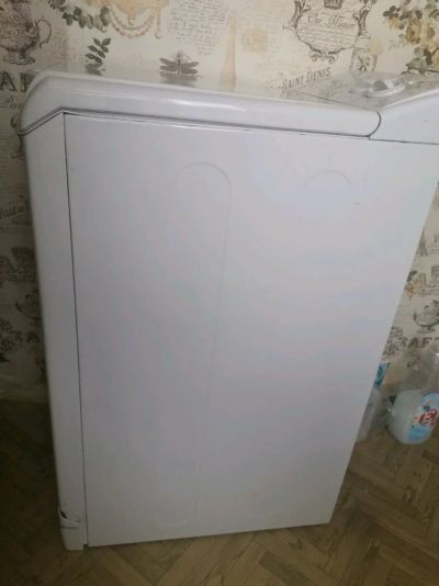 Лот: 14357540. Фото: 1. Продам машинку Indesit исправна... Стиральные машины