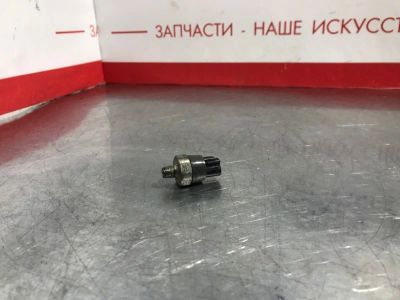 Лот: 17161171. Фото: 1. Датчик давления масла Toyota Avensis... Двигатель и элементы двигателя