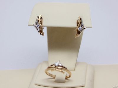 Лот: 14463024. Фото: 1. КОМПЛЕКТ: ЗОЛОТЫЕ СЕРЬГИ И КОЛЬЦО... Комплекты изделий