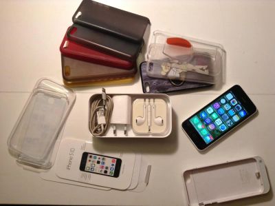 Лот: 8923531. Фото: 1. iPhone 5c 16Gb Белый. Смартфоны