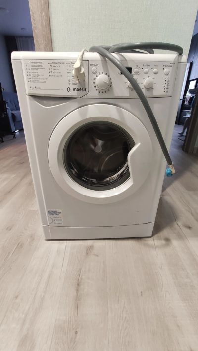 Лот: 20350760. Фото: 1. Стиральная машина indesit IWUD4105. Стиральные машины