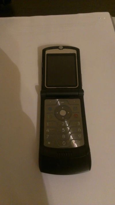 Лот: 4509971. Фото: 1. Motorola RAZR V3i. Кнопочные мобильные телефоны