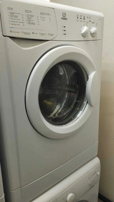 Лот: 25762294. Фото: 1. Стиральная машина Indesit WISN82... Запчасти для остальной бытовой техники