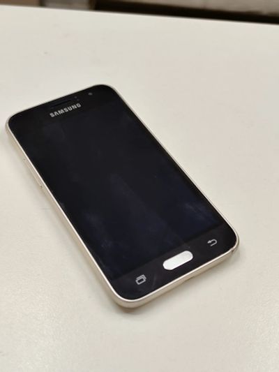 Лот: 25441327. Фото: 1. Телефон Samsung Galaxy J1 (2016... Смартфоны