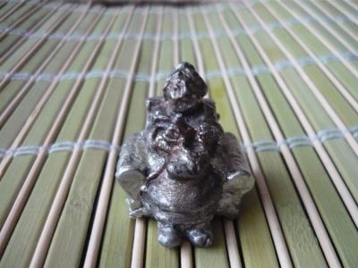Лот: 3318733. Фото: 1. Фигурка - Бабушка с вязанием-... Скульптуры