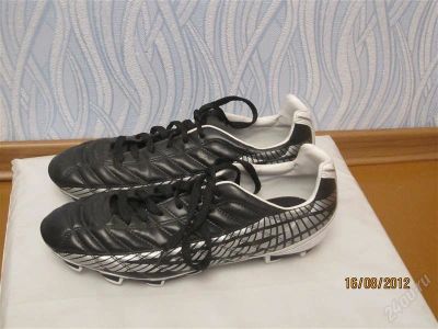 Лот: 2017761. Фото: 1. новые Бутсы футбольные Umbro. Другое (обмундирование и экипировка)