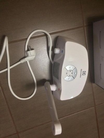 Лот: 10886418. Фото: 1. Проточный водонагреватель electrolux... Водонагреватели, бойлеры