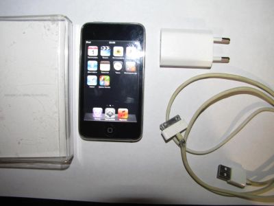 Лот: 4825094. Фото: 1. ipod touch 2 8gb Срочно. Плееры