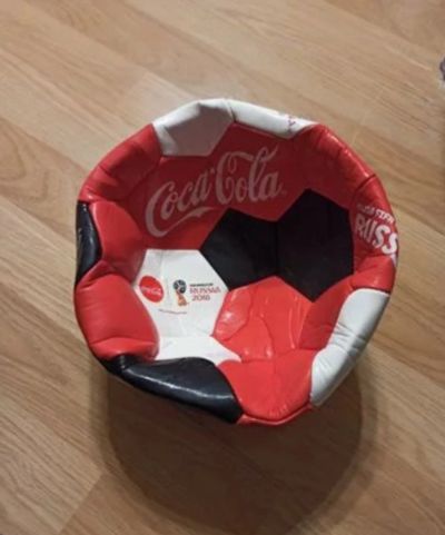 Лот: 15685090. Фото: 1. Коллекционный мяч coca cola fifa... Мячи, ракетки, шайбы, клюшки