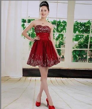 Лот: 3167471. Фото: 1. Нарядное красное платье, вышитое... Платья