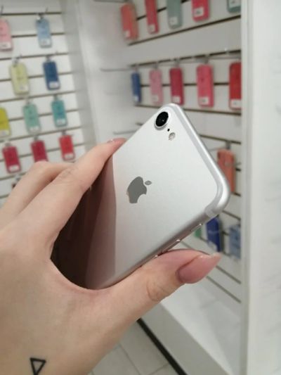 Лот: 15220989. Фото: 1. Б/У оригинал iPhone 7 128 gb. Смартфоны