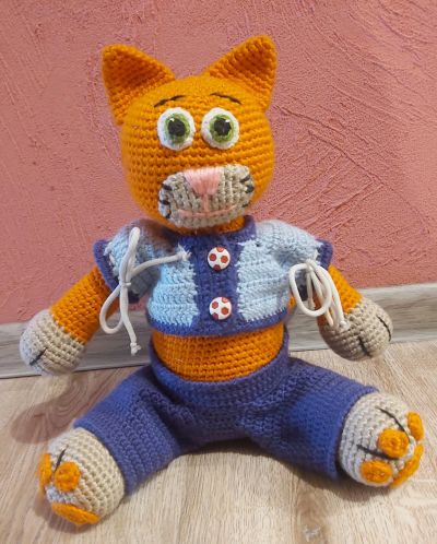 Лот: 21981572. Фото: 1. Вязаная крючком игрушка Кот, 30... Авторские куклы, игрушки, поделки