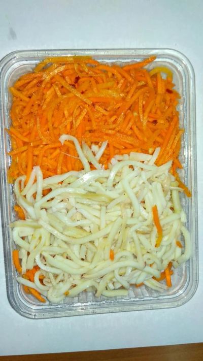 Лот: 8640037. Фото: 1. Салат морковь с кальмаром по корейски. Готовые блюда