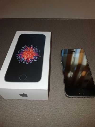 Лот: 15940317. Фото: 1. Iphone SE 32Gb Black РСТ. Смартфоны