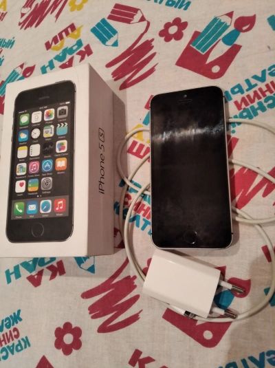 Лот: 14823104. Фото: 1. iPhone 5s. Кнопочные мобильные телефоны