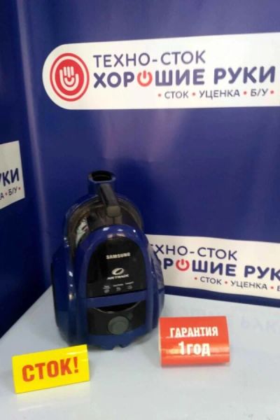 Лот: 17017843. Фото: 1. Пылесос с контейнером для пыли... Пылесосы, паровые швабры