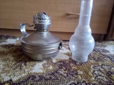 Лот: 15834485. Фото: 1. керосиновая лампа и 4 стекла новых. Другое (хозтовары)