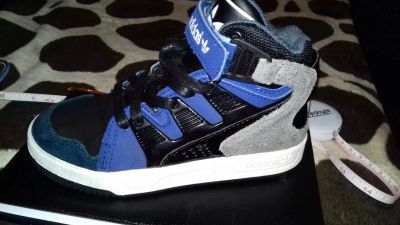 Лот: 9029073. Фото: 1. Кроссовки adidas. Кеды, кроссовки