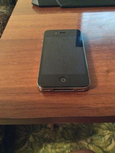 Лот: 9909850. Фото: 1. iPhone 4. Смартфоны