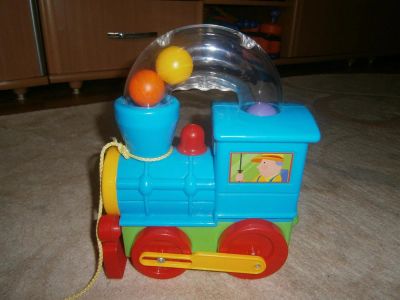 Лот: 3481196. Фото: 1. Паровоз каталка с шариками и ручкой. Развивающие