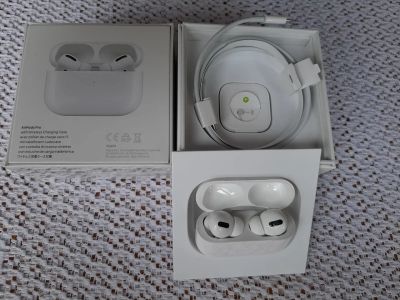 Лот: 16674459. Фото: 1. AirPods Pro with wireless charging... Наушники, гарнитуры
