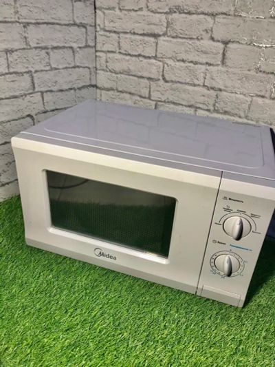 Лот: 17590168. Фото: 1. Микроволновая печь Midea MM720CPI... Микроволновки, мини-печи