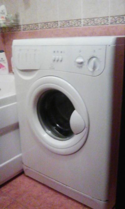 Лот: 9190697. Фото: 1. Indesit w63t не исправная. Стиральные машины