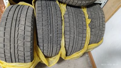 Лот: 21003180. Фото: 1. Шины Bridgestone blizzak revoGZ... Шины