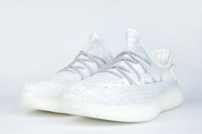 Лот: 16910062. Фото: 1. Кроссовки Adidas Yeezy 350 boost... Кеды, кроссовки, слипоны