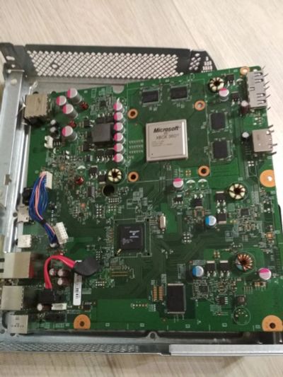 Лот: 17345541. Фото: 1. Xbox 360E. Неисправно. Игровые приставки, консоли