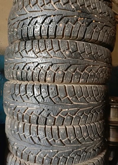 Лот: 25646475. Фото: 1. Шины r15 185 65 nokian. Шины