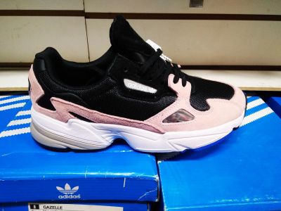Лот: 12070520. Фото: 1. Кроссовки Adidas Falcon. Кеды, кроссовки, слипоны