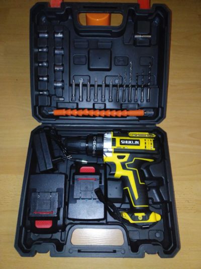 Лот: 25888943. Фото: 1. Аккумуляторная дрель-шуруповерт... Электроинструмент