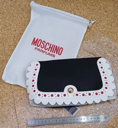 Лот: 22568814. Фото: 1. Косметичка Moschino, новая, оригинал. Другое (аксессуары)