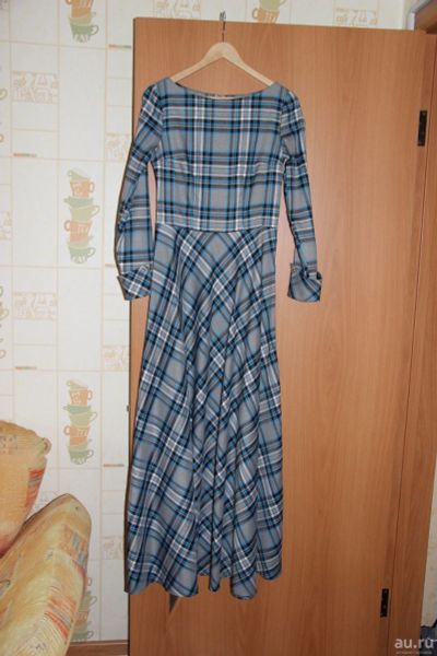 Лот: 13819701. Фото: 1. Платье в серо-голубую клетку. Платья