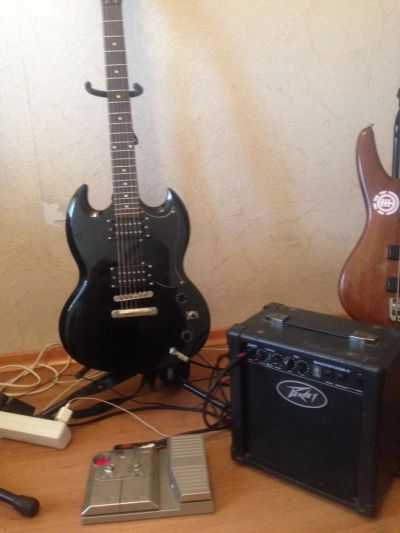 Лот: 6038699. Фото: 1. Epiphone SG + Peavey Backstage... Гитары