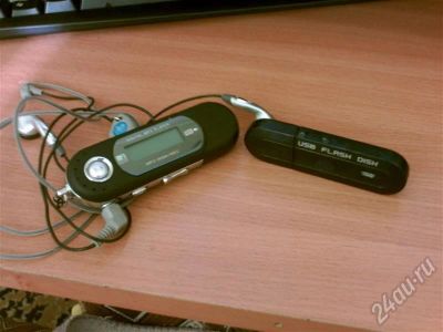 Лот: 728198. Фото: 1. флешка+мр3 плеер одним лотом. USB-флеш карты