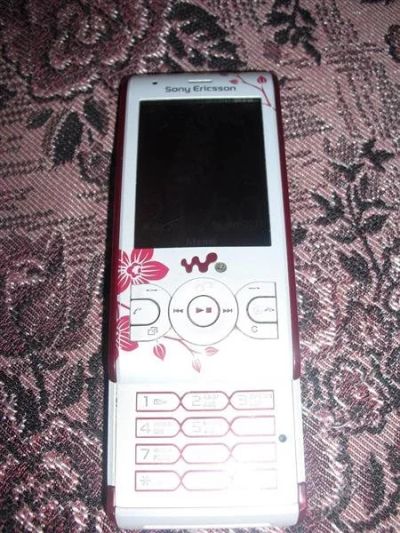 Лот: 767142. Фото: 1. sony ericsson w595 flower возможен... Кнопочные мобильные телефоны
