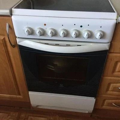 Лот: 14364280. Фото: 1. Плита Indesit стеклокерамическая... Плиты, духовые шкафы, варочные поверхности