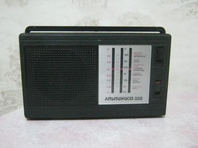 Лот: 24792446. Фото: 1. Радиоприёмник Альпинист 320. Тюнеры, радиоприёмники